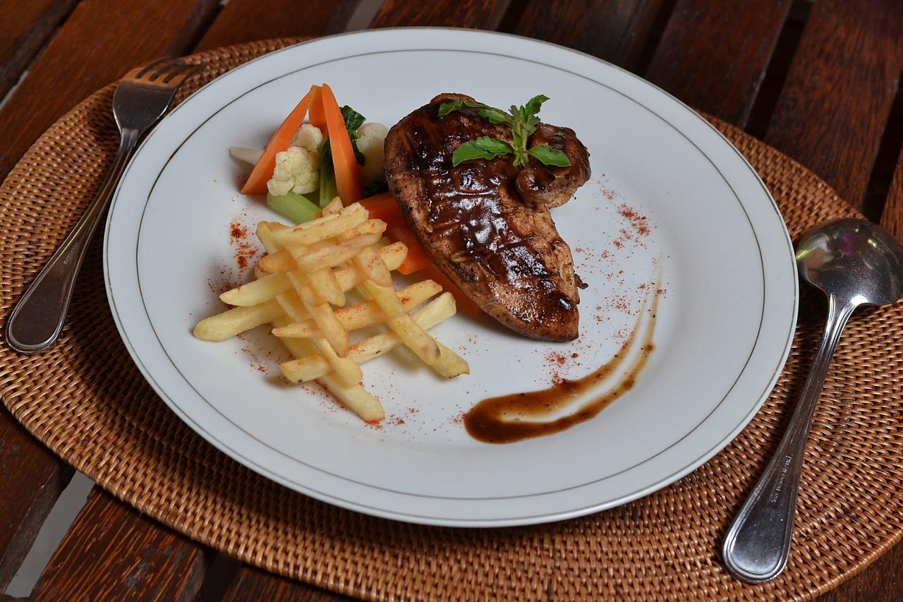 Langkisau Resort Hotel & Restaurant Padang  Buitenkant foto